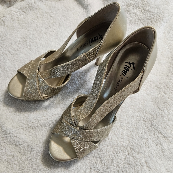 Fioni Gold Glitter Pumps - Picture 2 of 4